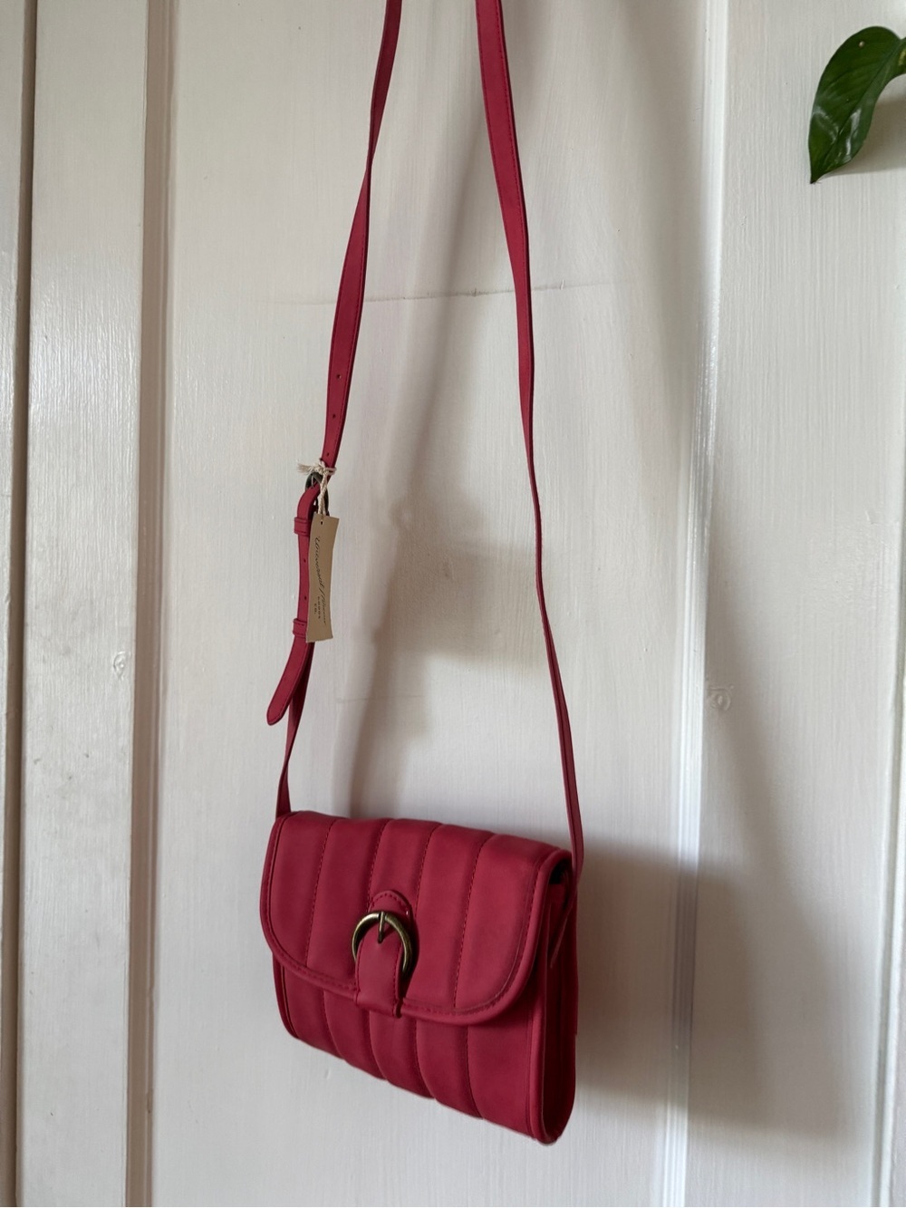 Universal threads Quilted Fuchsia Crossbody Bag with Gold Ring Detail new - Picture 2 of 12